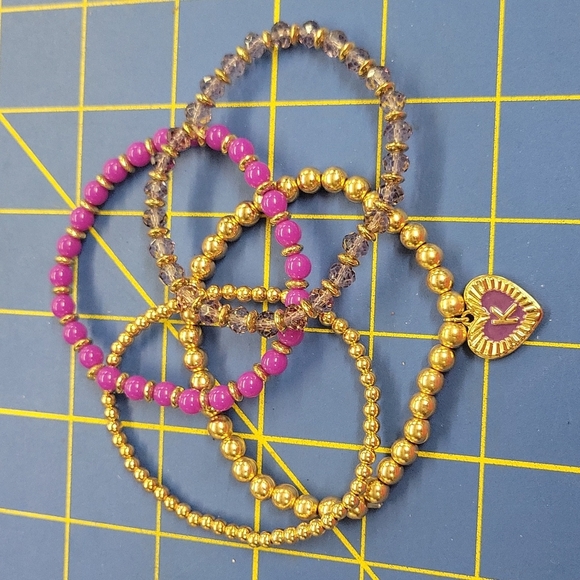 Gold Tone & Purple Beaded 4 Strand Stretch 7.5" Bracelets w K in a Heart Charm - Picture 1 of 2
